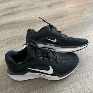 Nike vinflo 11 women running shoes (size 7)